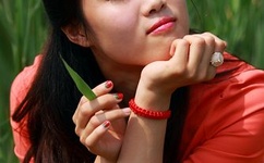 学生下跪自抽耳光